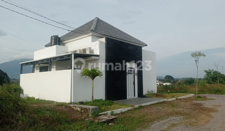 Hunian Favorit Minimalis Modern dan Full View Pegunungan 1