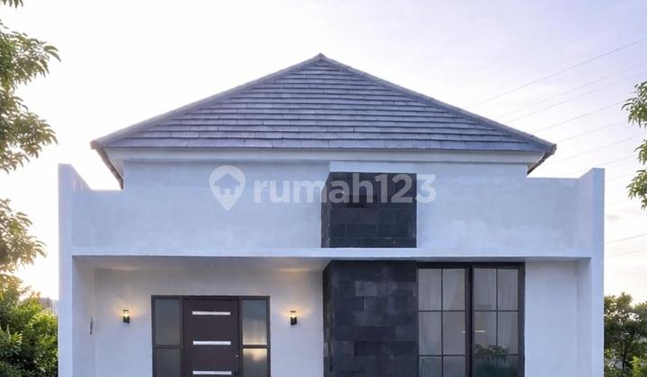 Modern Tropical Homes in Upper Semarang Cool, Scenic Full Mountain View