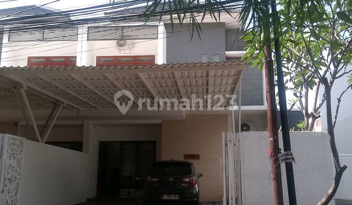 Rumah Asri Dan Nyaman Lokasi Strategis Dijakarta Selatan