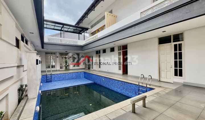 Luxury House with Main Living Area, Swimming Pool, & Automatic Garage in Cilandak, South Jakarta 2