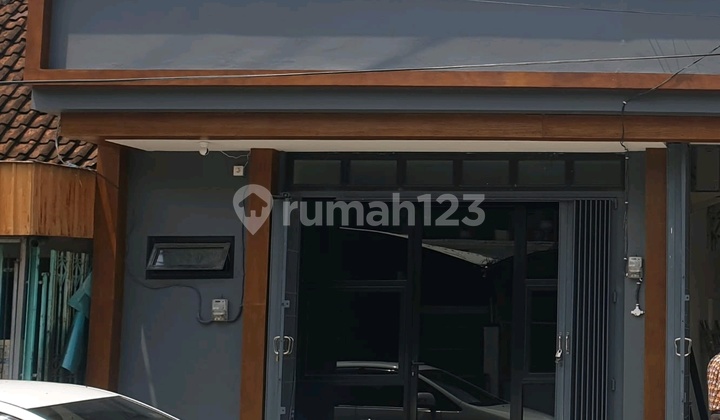 Shop on Sidodadi Main Road, Sidoarjo Shop on Sidodadi Main Road, Sidoarjo