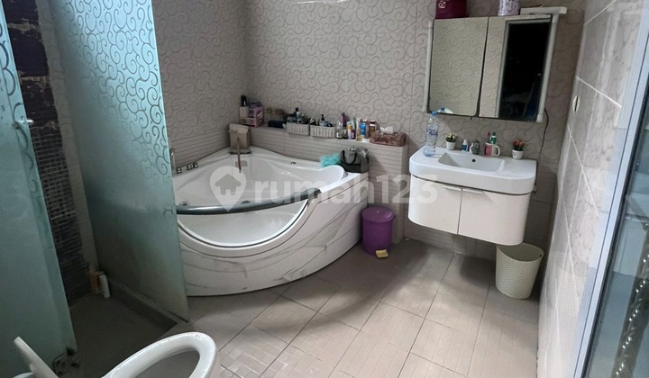 Rumah di Darmo Satelit Timur 2