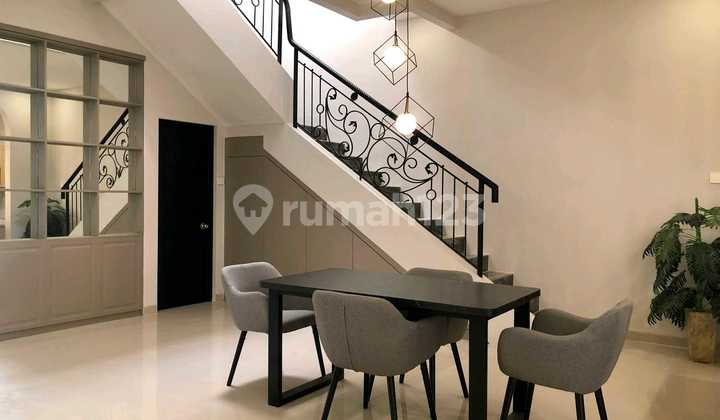 BEAUTIFUL HOUSE ~ TWO HORSE REGENCY 2