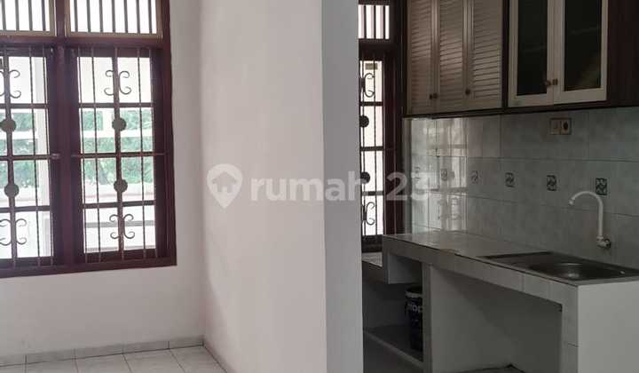 Ready-to-Occupy House with a Comfortable Environment, Privately Owned