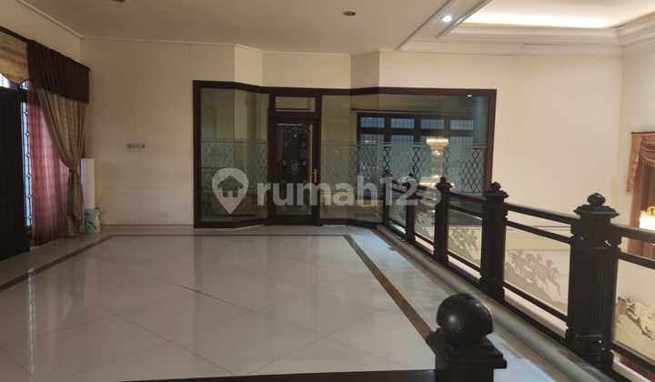 Disewakan Rumah Mewah,Classic di Dharmahusada Indah Utara 2