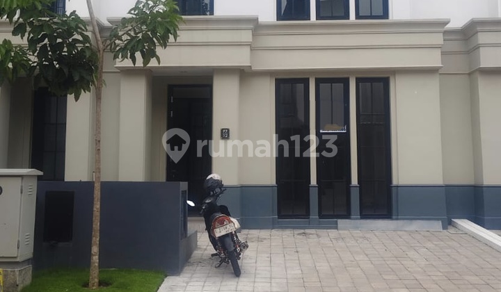 For Rent New Fresh White House Dian Istana Near Graha Family Housing Complex