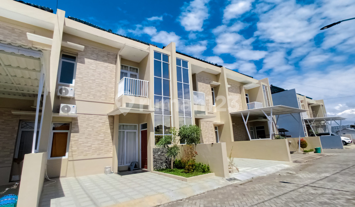 Rumah 2 Lantai Gentan Free Kanopi AC Taman SHM Ready