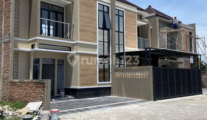 Rumah 2 Lantai SHM Dekat Al Azhar Solo Baru