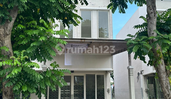 Ruko Bizhome Pakuwon City for rent, near Hokky Supermarket, close to Pakuwon City Mall.