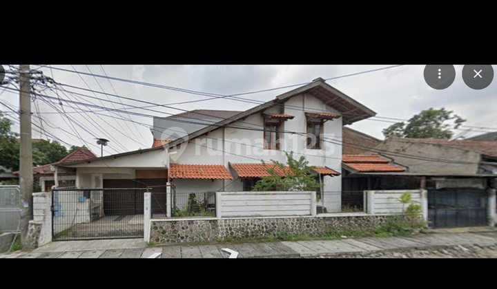 1.5-Story House, East Dukuh Kupang 1