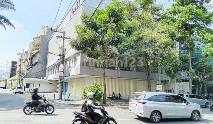 Rent a 4-Storey Building on Jl Genteng Kali, Central Surabaya