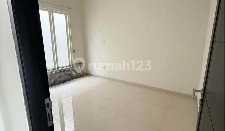 For Sale - Citraland Taman International Village 1 House, West Surabaya 2