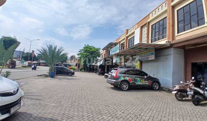 2 Adjacent Shop Houses in Bumiindah ~ Cash Only 2