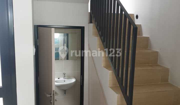 Rumah 2 Lantai di Grand Wisata Full Furnished (73596 DS) 2