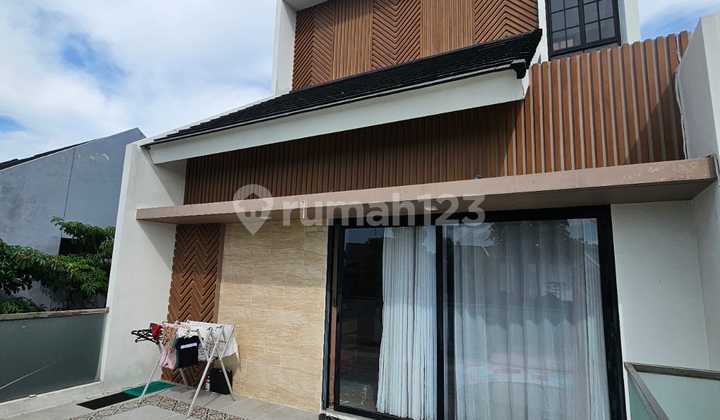 Rumah Exclusive Full Furnish di Cluster Harapan Indah 2 13578 OC