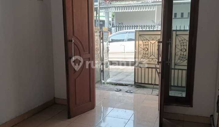 Rumah Nyaman 4 Kamar Tuk Keluarga di Taman Harapan Baru 22176 Yos