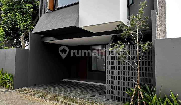 Rumah 2 Lantai Lokasi Pinggir Jalan Dekat Ke MRT Lebak Bulus 2