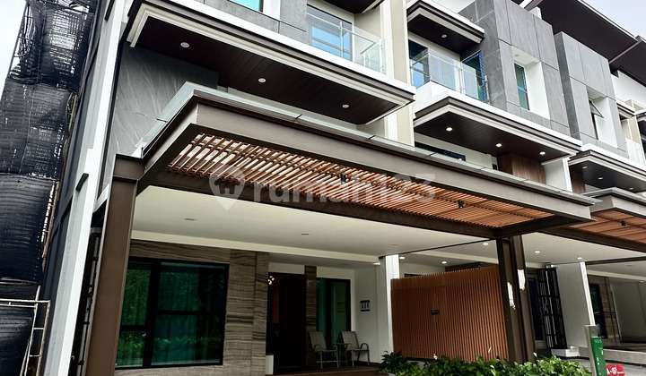 Townhouse Siap Huni Lokasi Strategis Pinggir Jalan Utama Nempel Gerbang Tol Veteran