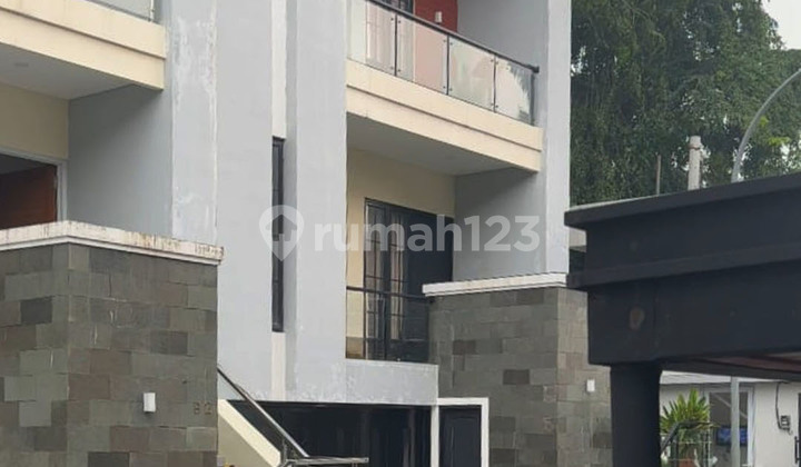 The Krukut Hills Townhouse 3 Lantai Dekat Dari Gerbang Tol Krukut