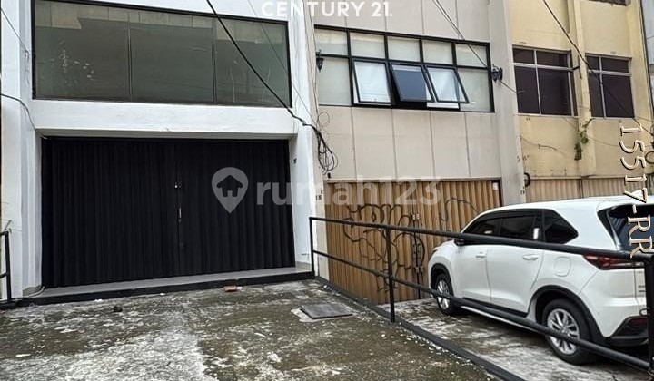 Di Jual Atau Di Sewakan Ruko 3 Lantai Di Lokasi Strategis Di Jual Atau Di Sewakan Ruko 3 Lantai Di Lokasi Strategis