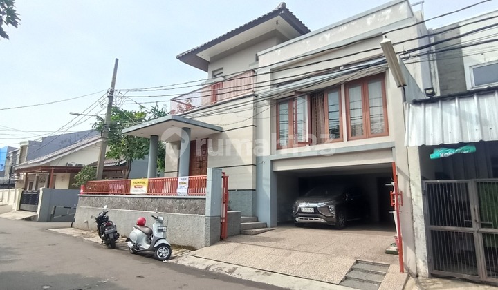 Rumah Second Hook 3 Lantai Jarak Jakrta Selatan-tangerang Selatan-sawangan SHM Butuh Minim Renovasi 2