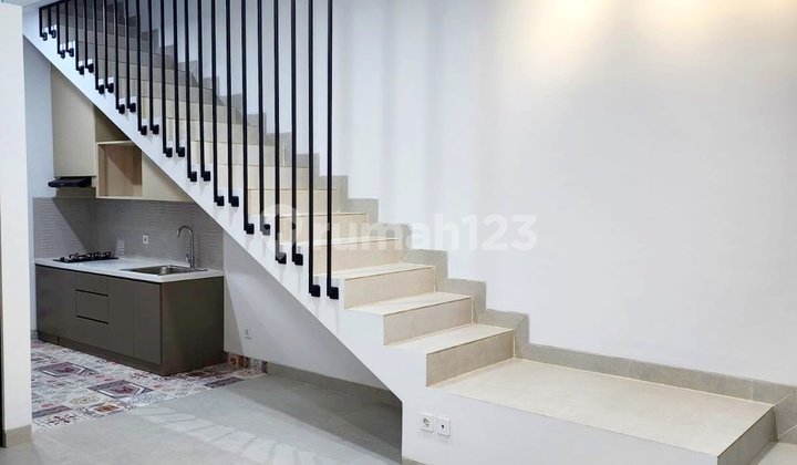 For Sale Beautiful House in Griya Loka, Bsd 4.5X20 2