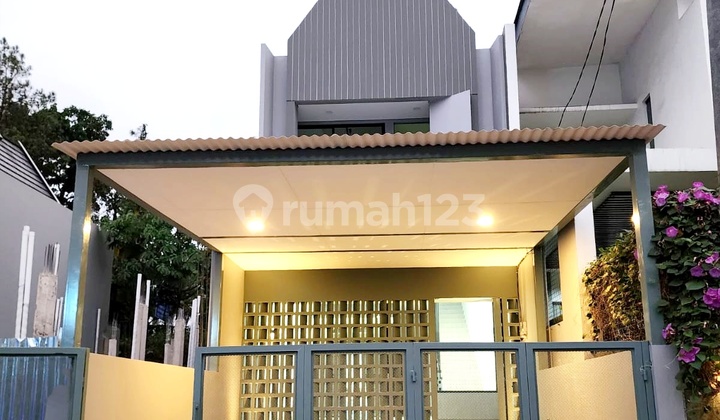 For Sale Beautiful House in Griya Loka, Bsd 4.5X20