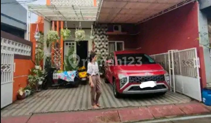 2-Story House in East Depok Housing Estate, Depok City, Good House with Certificate of Ownership