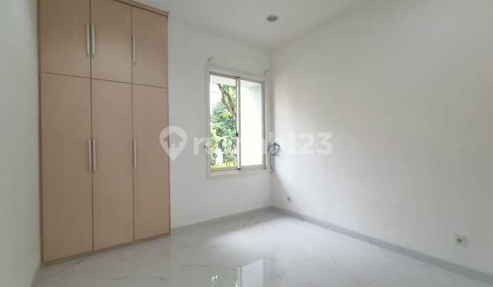 For Sale 2-Story House in Grisea Cluster 10x18 Gading Serpong. 2