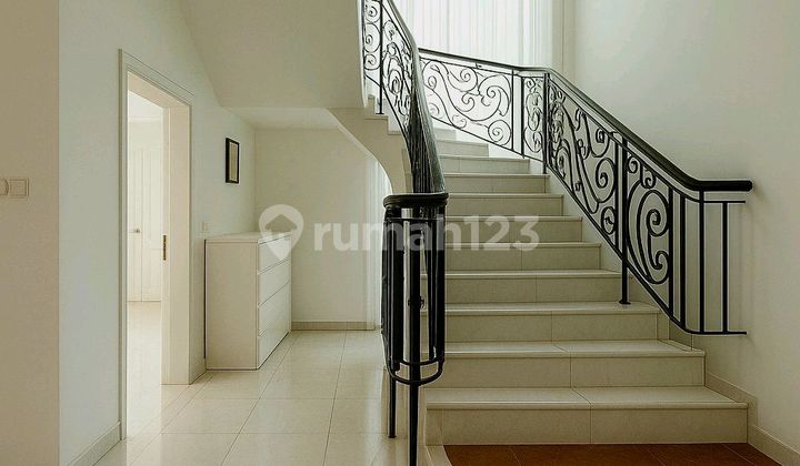 Rumah Mewah Hoek Hook Puri Kencana di Kembangan Selatan 2