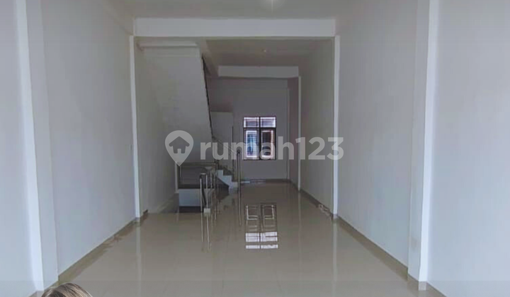 Affordable and nice shop for rent in the Polonia CBD Affordable and nice shop for rent in the Polonia CBD