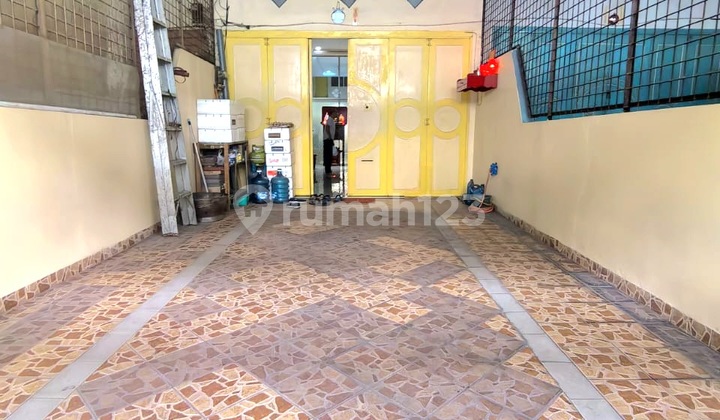 Rumah 3 Tingkat di Jalan Budi Kemenangan Dekat Brayan 2