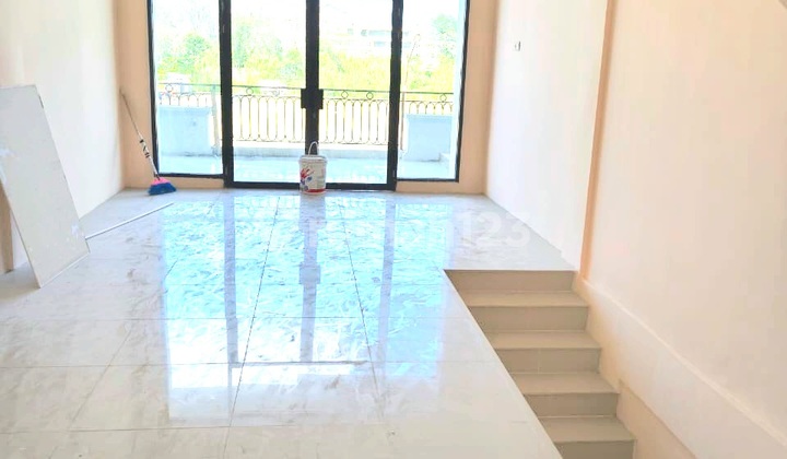 Cemara Asri Shop House for Rent Near Food Court.