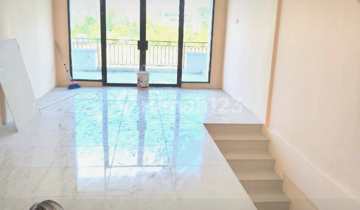 Cemara Asri Shop House for Rent Near Food Court.