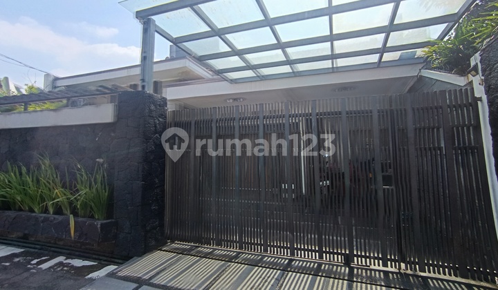 For Sale Fast! Luxury 2-Story House in South Bandung - Land Area 334m² Building Area 401m² 1