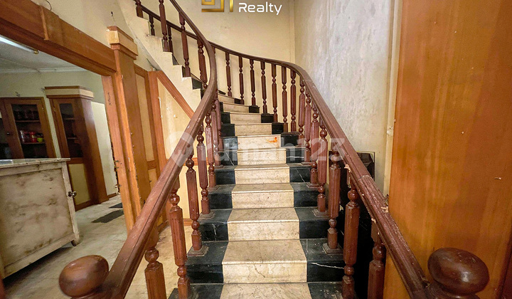 Tebet Saharjo Shop House 4 Floors, 8 Meters Wide, One Step to Menteng. 1