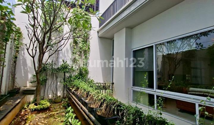 FOR RENT - Menteng Luxury House Fully Furnished - Sturdy Building - Ready to Occupy Near Kuningan, Senayan, Thamrin, and Sudirman Areas, Menteng, Central Jakarta FOR RENT - Menteng Luxury House Fully Furnished - Sturdy Building - Ready to Occupy Near Kuningan, Senayan, Thamrin, and Sudirman Areas, Menteng, Central Jakarta