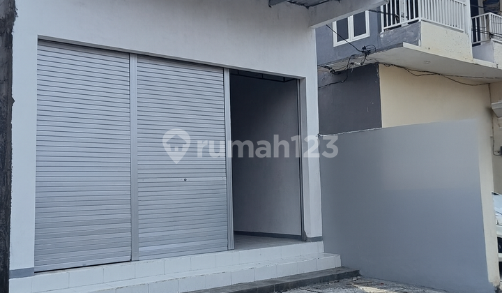 New Shop House Ready for Business, Located on Medokan Sawah Main Road. New Shop House Ready for Business, Located on Medokan Sawah Main Road.
