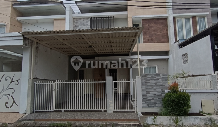 2-Story House Ready to Occupy, Clean and Well-Maintained Condition in Green Leaf Pandugo Rungkut