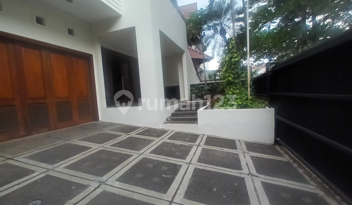 Rumah Asri Depan Taman 1