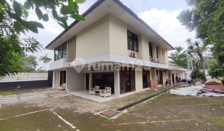 House Suitable for Office/Cafe Corner Position in Kemang Area, South Jakarta
