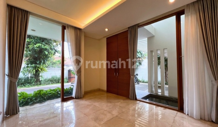 Modern Minimalist House in a Quiet Location 2