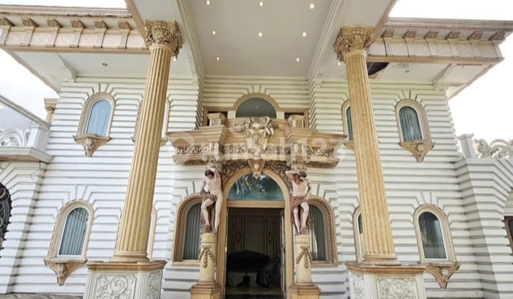 Rumah Bergaya Renaissance Clasic Pondok Indah