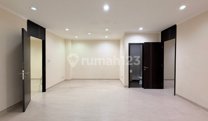 Business Space in a Strategic Location in Kebayoran Baru