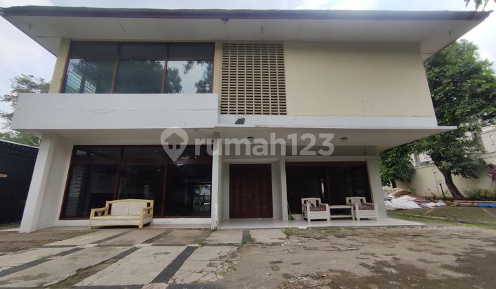 House Suitable for Office/Cafe Corner Position in Kemang Area, South Jakarta 2