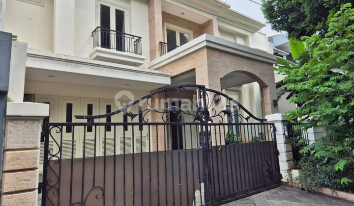 Rumah Asri Siap Huni Lokasi Tenang di Pondok Indah 1