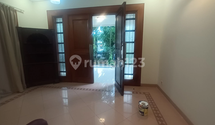 Rumah Asri Depan Taman 2