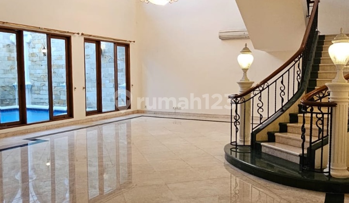 Classic Luxury House Quiet Location 2