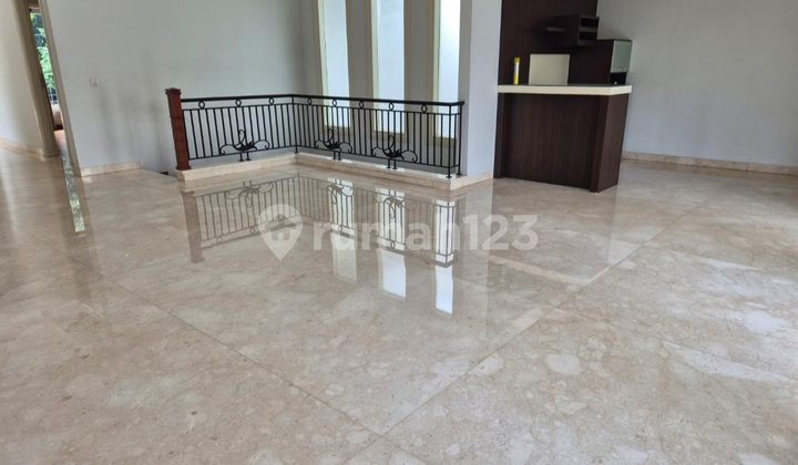 Rumah Asri Siap Huni Lokasi Tenang di Pondok Indah 2