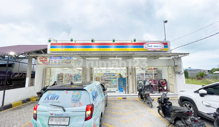 For Sale: 3-Unit Shop House in Medan Only 2M-An Strategic and Busy Location. Suitable for Business, Easy Access, Competitive Price and Negotiable. Contact 08126423xxxx 2